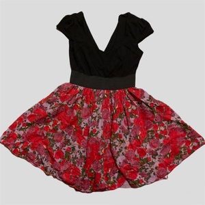 Adorable red rose poofy prom dress size small